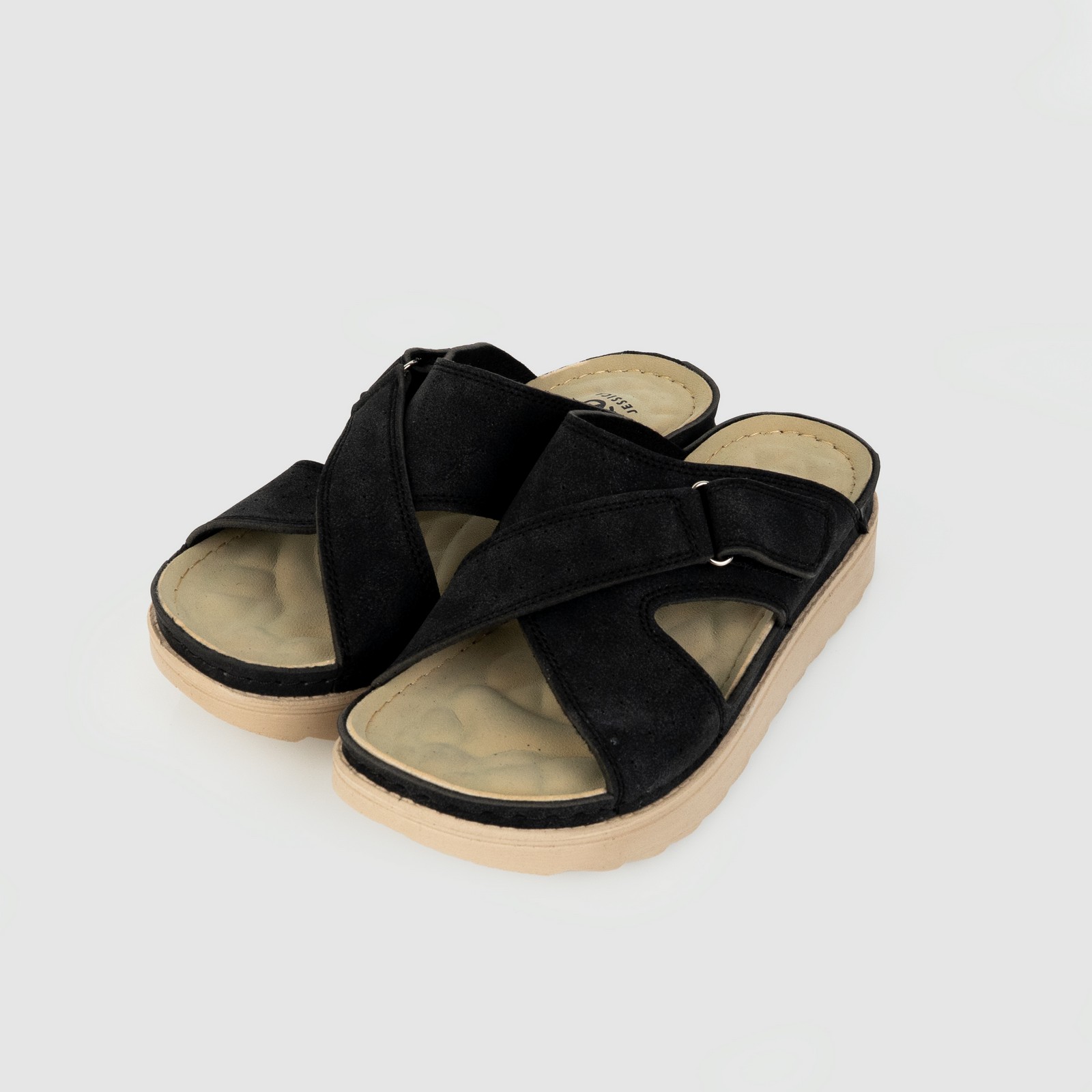 سليبر حريمي شمواه تركي مستورد لون أسود بفرش طبي ونعل بلوتان طبي بارتفاع 3 سم